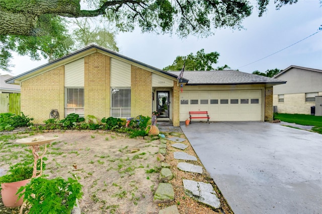 3302 Myatt Ln, El Campo, TX 77437 - photo 4