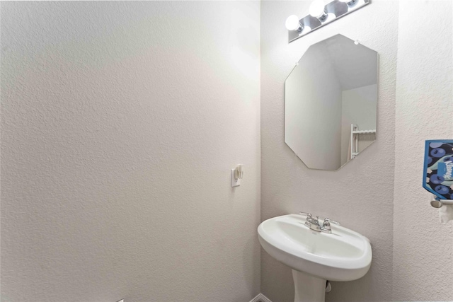 22006 Great Royal Ln, Houston, TX 77073 - bathroom with a sink