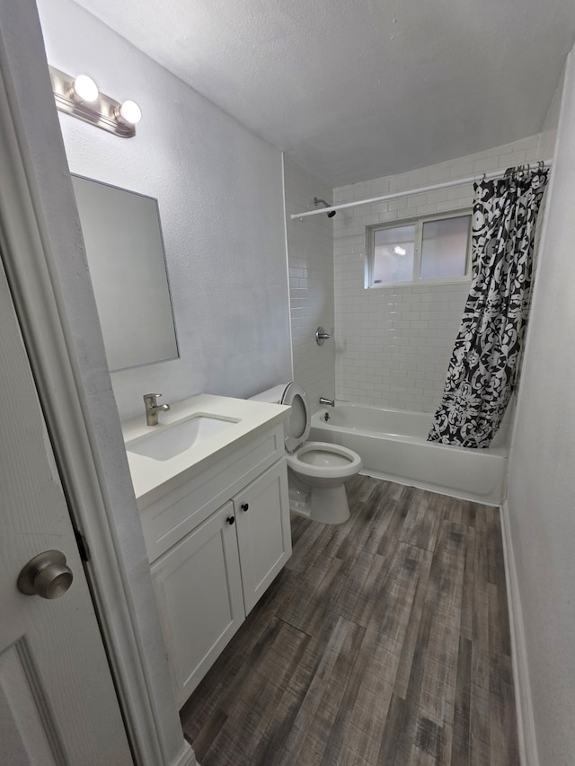 3655 Seabrook St, Houston, TX 77021 - bathroom with vanity, shower / bath combination with curtain, and wood finished floors