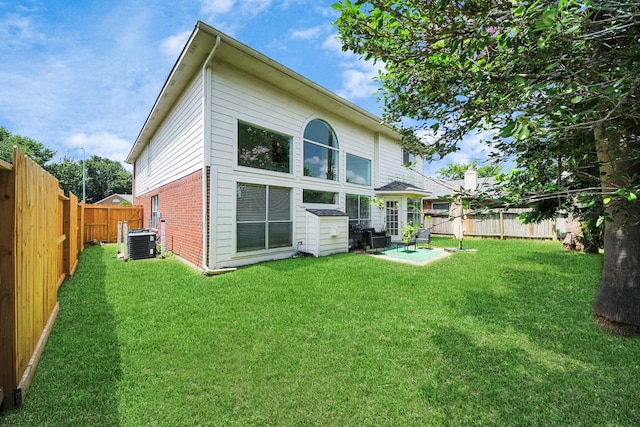 3622 Stratford Town Ln, Sugar Land, TX 77498 - rear view of property featuring a fenced backyard and brick siding