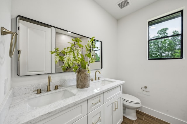 1265 Rd 66112, Dayton, TX 77535 - full bath featuring double vanity and wood finished floors