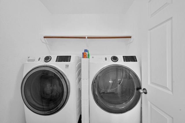19210 Kent Park Dr, Tomball, TX 77375 - washroom with independent washer and dryer