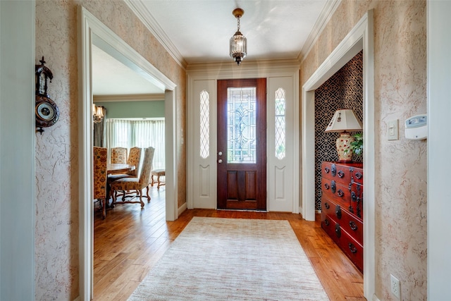 510 Commodore Way, Houston, TX 77079 - entrance foyer with crown molding and light wood-style floors