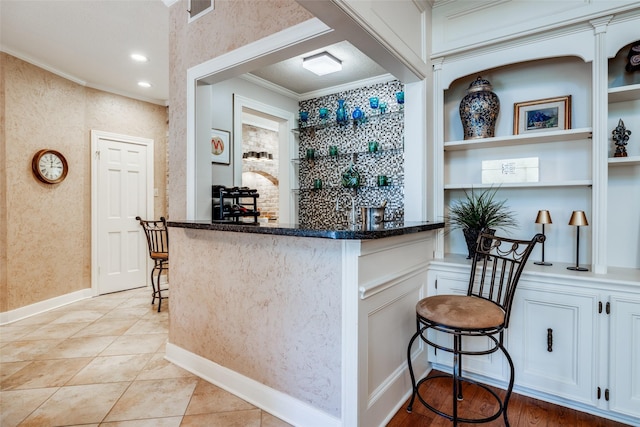 510 Commodore Way, Houston, TX 77079 - indoor wet bar featuring ornamental molding and light tile patterned floors