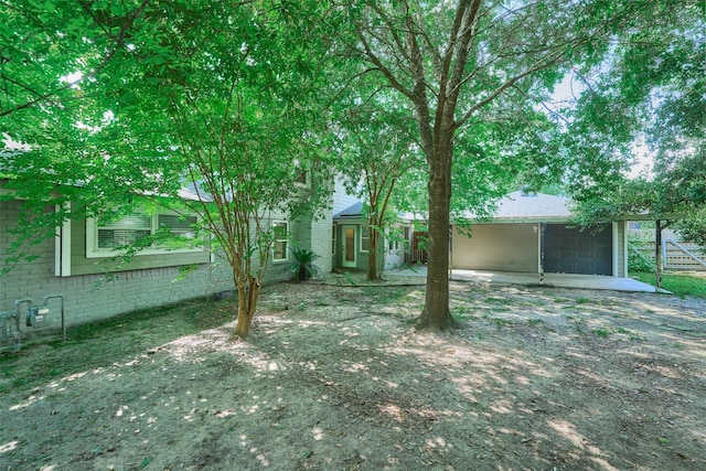 725 River Plantation Dr, Conroe, TX 77302 - view of yard with a garage