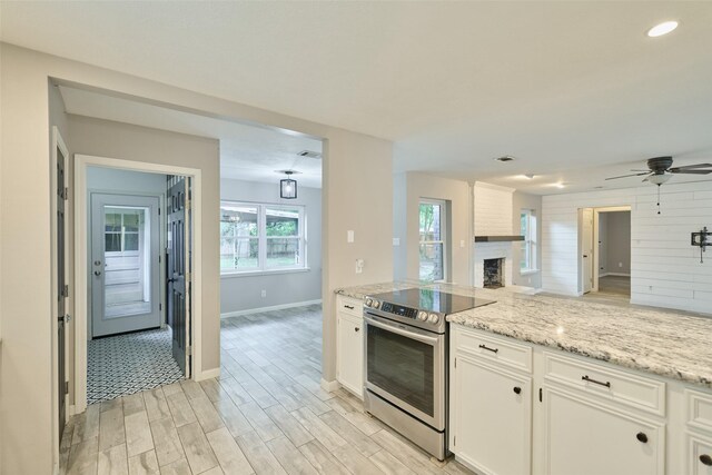 725 River Plantation Dr, Conroe, TX 77302 - kitchen featuring stainless steel electric stove, light wood-style floors, ceiling fan, white cabinets, and recessed lighting