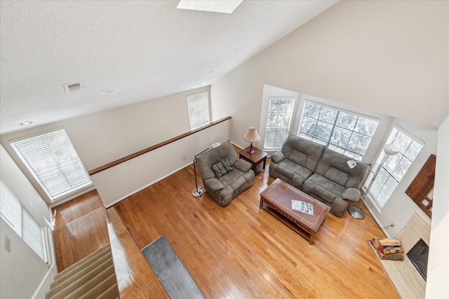 5082 Augusta St, Houston, TX 77007 - living area featuring wood finished floors and a textured ceiling