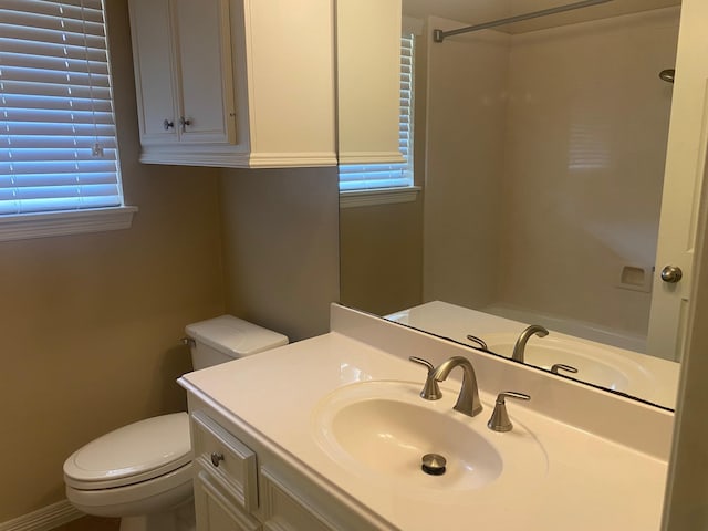 6220 Queenswood Ln, Houston, TX 77008 - bathroom with vanity and a shower