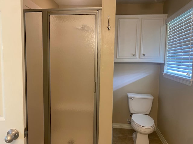 6220 Queenswood Ln, Houston, TX 77008 - full bath featuring a shower stall and tile patterned floors