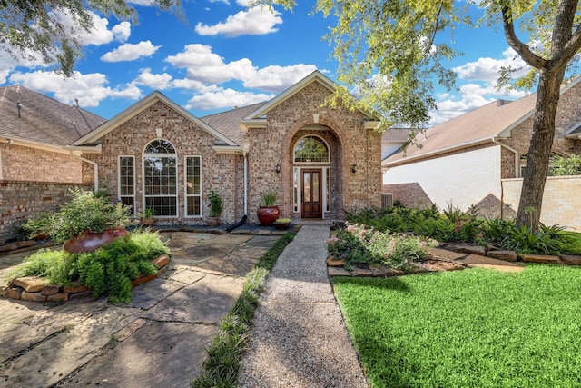 5022 Coral Gables Dr, Houston, TX 77069 - traditional home with brick siding and a front lawn