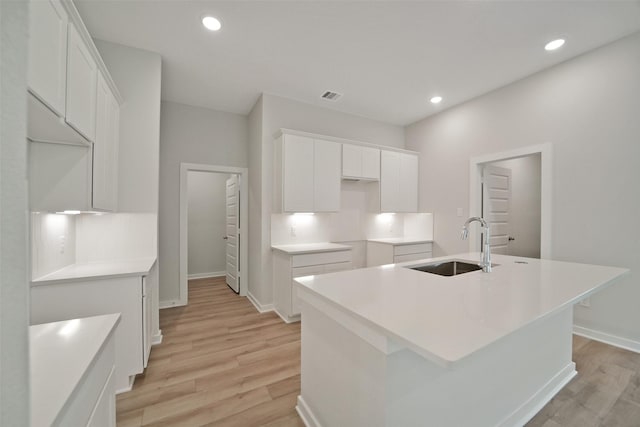 2556 Newport Breeze Dr, Katy, TX 77493 - kitchen featuring an island with sink, light wood finished floors, white cabinetry, and recessed lighting