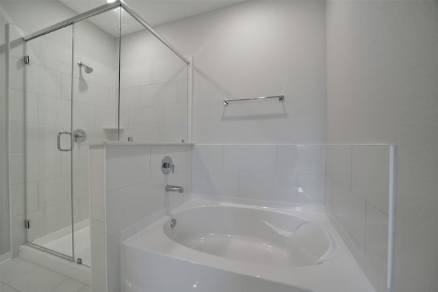 2556 Newport Breeze Dr, Katy, TX 77493 - full bath featuring a garden tub and a shower stall