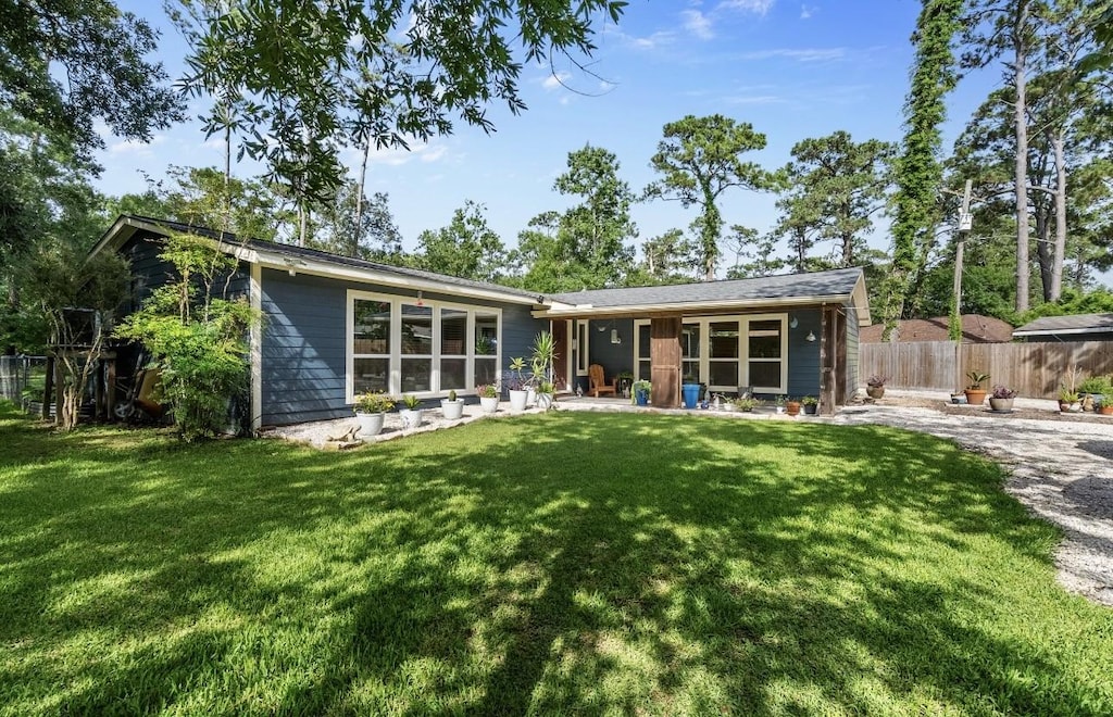 3406 Yupon St, Dickinson, TX 77539