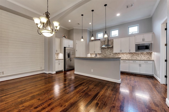 1025 W 21st St Unit C, Houston, TX 77008 - kitchen with stainless steel appliances, decorative backsplash, white cabinetry, crown molding, and a chandelier