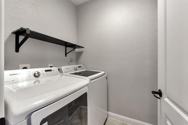 1025 W 21st St Unit C, Houston, TX 77008 - laundry area featuring independent washer and dryer and a textured wall