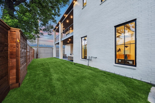 431 W 30th St, Houston, TX 77018 - yard at dusk featuring a fenced backyard and a balcony