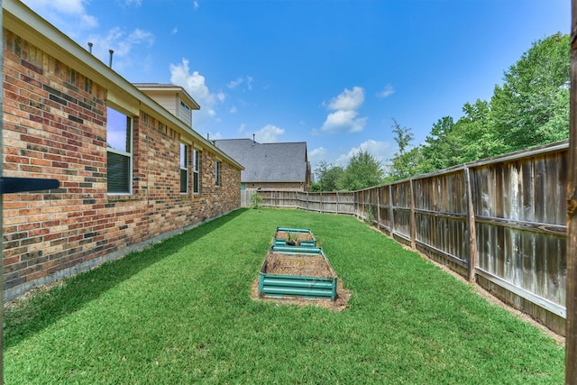 135 Forest Heights Way, Montgomery, TX 77316 - fenced backyard featuring a vegetable garden