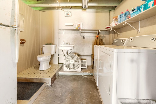 1040 County Road 206, Sargent, TX 77414 - washroom with washer and dryer