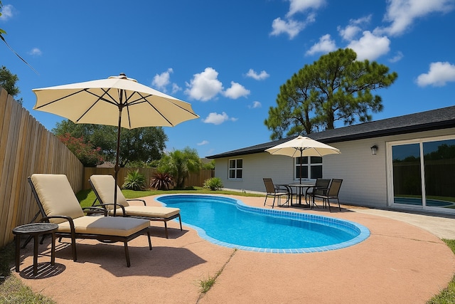 2630 34th St, Port Arthur, TX 77640 - view of swimming pool featuring a fenced backyard and a patio area