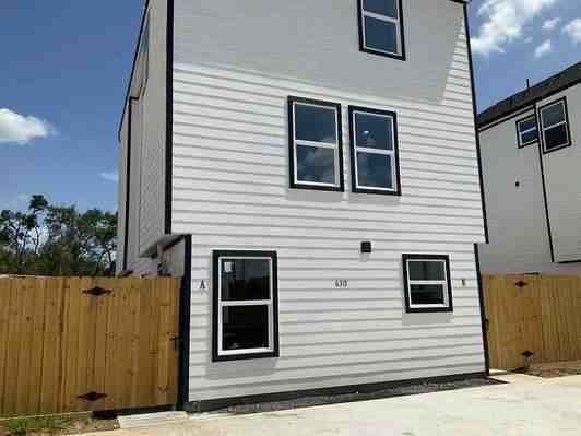 6313 Sandra St, Houston, TX 77028 - view of property exterior