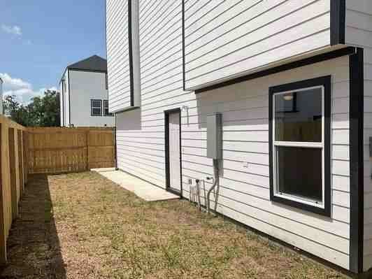 6313 Sandra St, Houston, TX 77028 - view of side of home with a fenced backyard