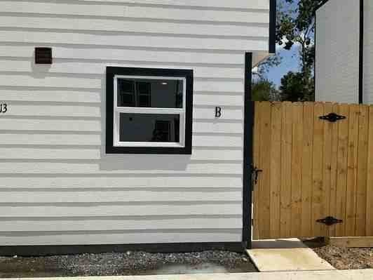 6313 Sandra St, Houston, TX 77028 - view of exterior entry