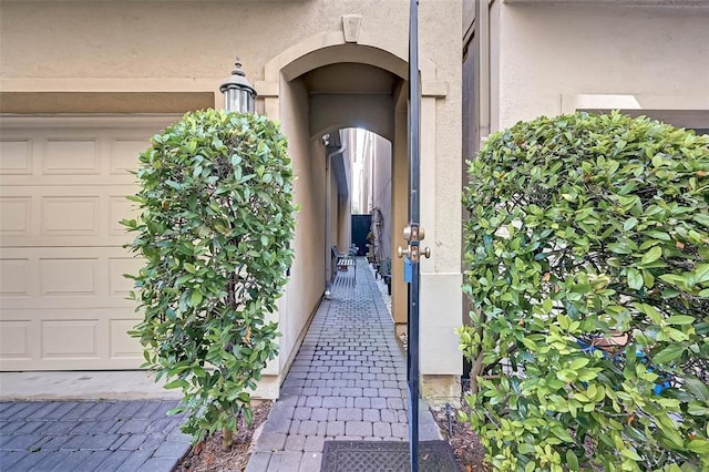 109 Dennis St, Houston, TX 77006 - entrance to property with stucco siding