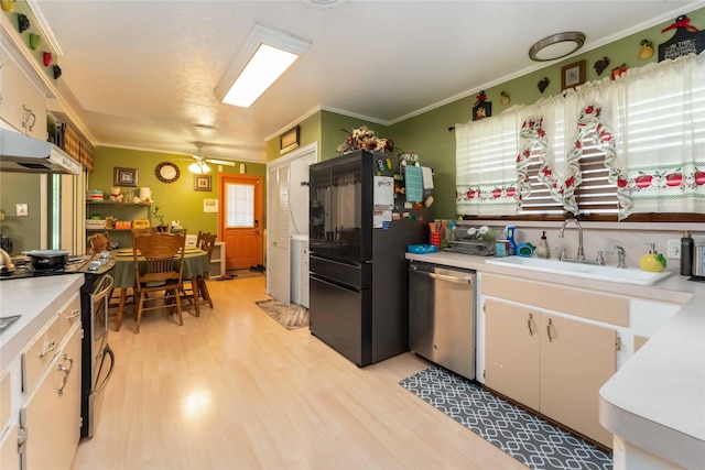 408 Rolling Wood Rd, Baytown, TX 77520 - kitchen featuring appliances with stainless steel finishes, light countertops, light wood-style flooring, crown molding, and white cabinetry