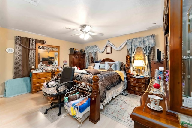 408 Rolling Wood Rd, Baytown, TX 77520 - bedroom featuring ceiling fan