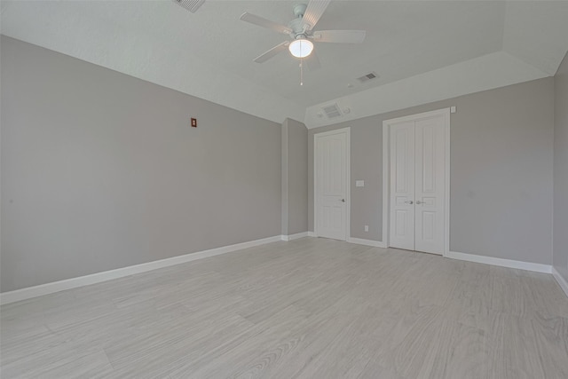9526 Fern Wood Frst, Houston, TX 77040 - empty room featuring a ceiling fan, light wood finished floors, and lofted ceiling