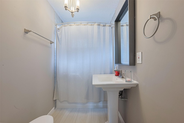 9526 Fern Wood Frst, Houston, TX 77040 - full bath featuring toilet and shower / bathtub combination with curtain
