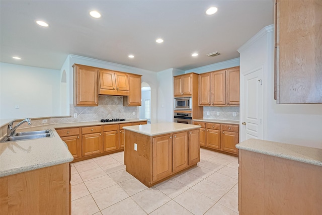 7927 Chateau Point Ln, Houston, TX 77041 - kitchen with stainless steel appliances, arched walkways, tasteful backsplash, recessed lighting, and a peninsula