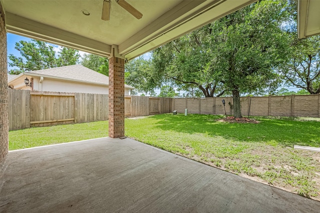 7927 Chateau Point Ln, Houston, TX 77041 - fenced backyard with a patio and ceiling fan