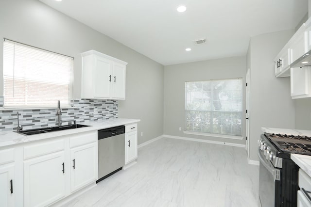 2522 Cardinal Elm St, Fresno, TX 77545 - kitchen with appliances with stainless steel finishes, backsplash, white cabinetry, plenty of natural light, and recessed lighting