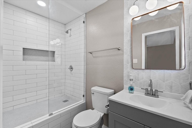 2909 15th Ave N, Texas City, TX 77590 - full bath with tiled shower and vanity