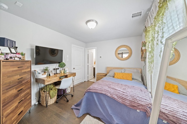 1509 Grayson Oaks Pl, Houston, TX 77043 - bedroom featuring wood finished floors and a desk
