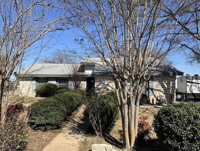 1810 S W Dr, Leander, TX 78641 - view of side of home