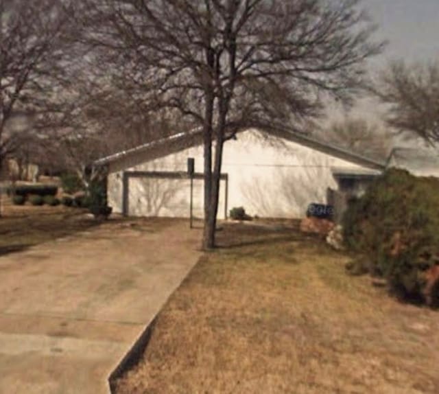 1810 S W Dr, Leander, TX 78641 - view of yard with a garage