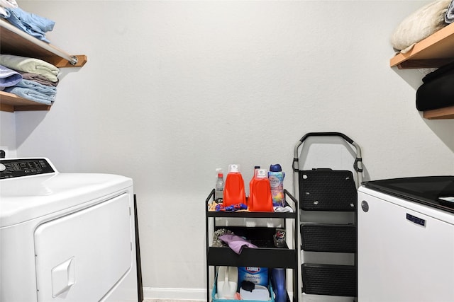 1410 Woods Lake Ct, Houston, TX 77047 - laundry room with separate washer and dryer