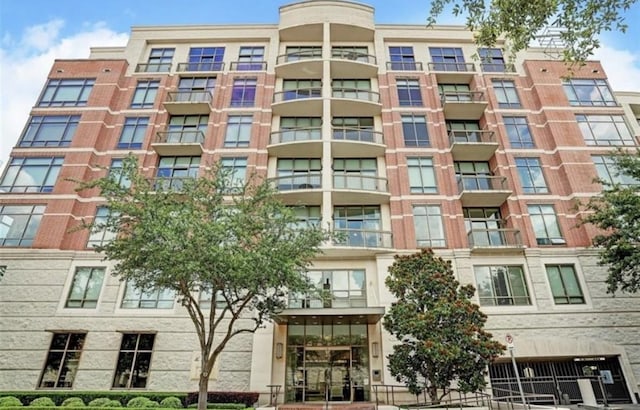 2211 Briarglen Dr Unit 502, Houston, TX 77027 - view of apartment building / complex