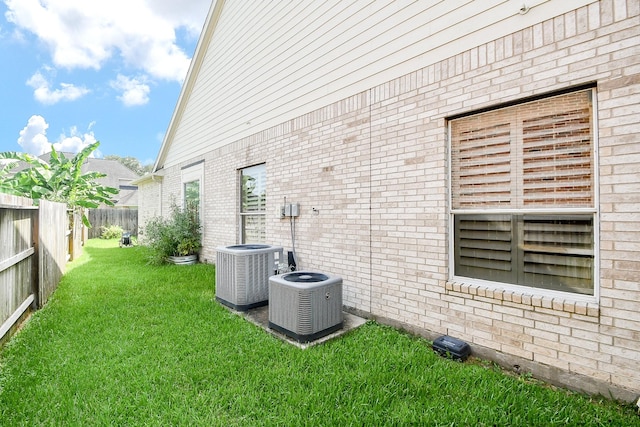 22602 Water Edge Ln, Katy, TX 77494 - view of side of property with a fenced backyard and brick siding