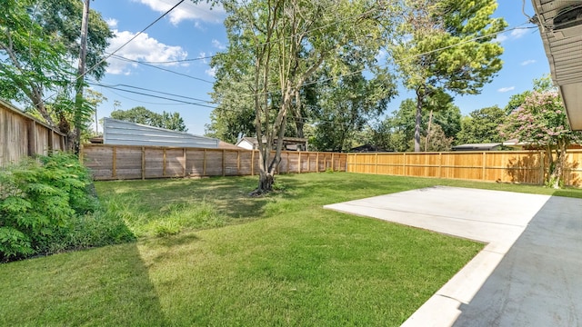 6414 Woodbrook Ln, Houston, TX 77008 - fenced backyard featuring a patio area