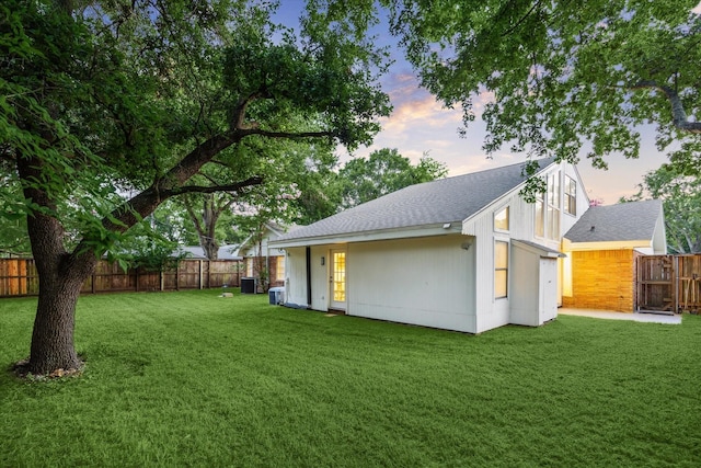 10707 Moonlight Dr, Houston, TX 77096 - view of fenced backyard