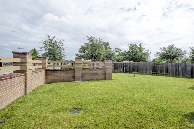 3207 Coach Horse Ln, Houston, TX 77080 - view of fenced yard