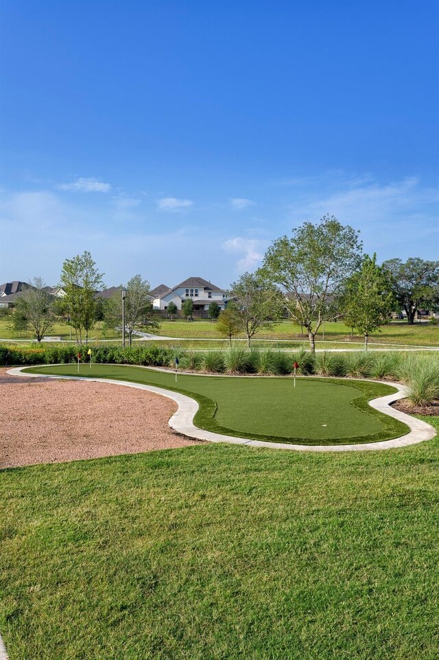 3207 Coach Horse Ln, Houston, TX 77080 - view of community featuring a putting area and a lawn