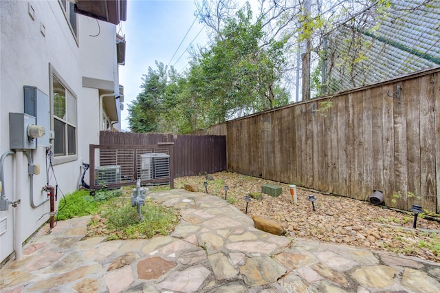 5531 Pine St Unit H, Houston, TX 77081 - fenced backyard with a patio