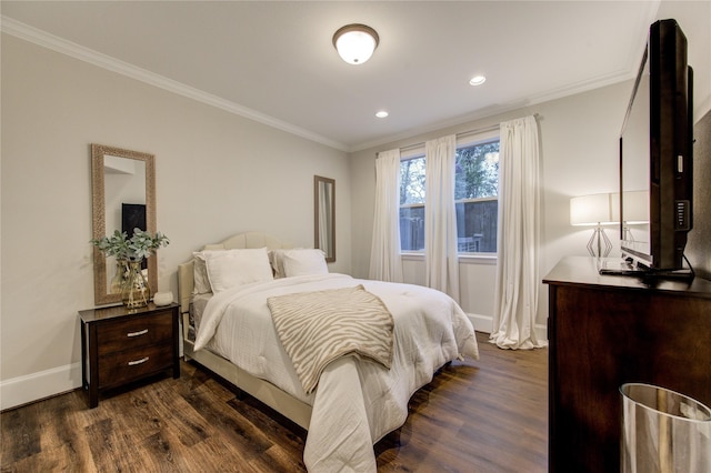 5531 Pine St Unit H, Houston, TX 77081 - bedroom with crown molding, dark wood-style floors, and recessed lighting