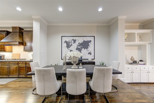 5531 Pine St Unit H, Houston, TX 77081 - dining area with light wood finished floors, ornamental molding, and recessed lighting
