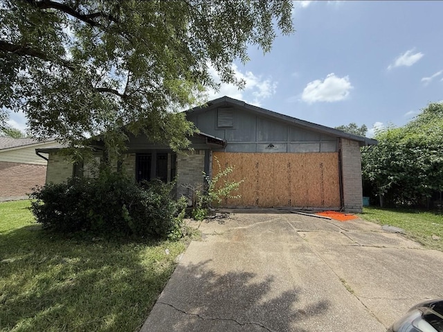 14138 Dartwood Dr, Houston, TX 77049 - view of front of property with brick siding and a front yard