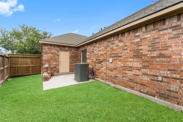 31820 Forest Oak Ln, Conroe, TX 77385 - fenced backyard featuring a patio area